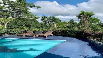 10 outdoor pools