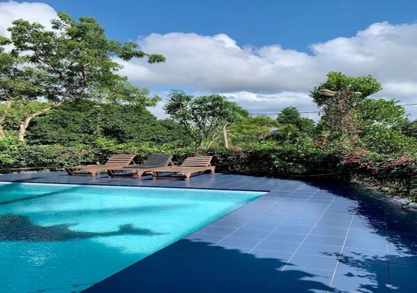 10 outdoor pools - Blue Haven Hotel (Kandy)