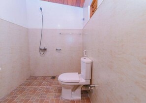 Family Quadruple Room | Bathroom | Shower, towels, soap, toilet paper - Blue Haven Hotel (Kandy)