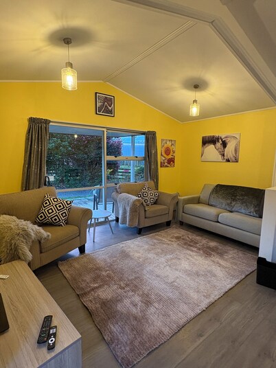 Cottage at Flat Hills Cafe and Tourist Park (self-contained)