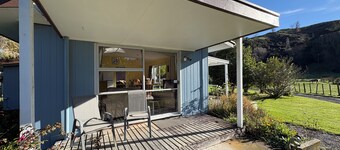 Cottage at Flat Hills Cafe and Tourist Park (self-contained)