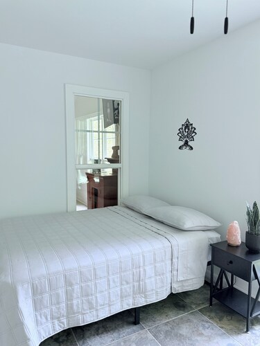 The Whispering Creek House. Peaceful Retreat Near Charlottesville