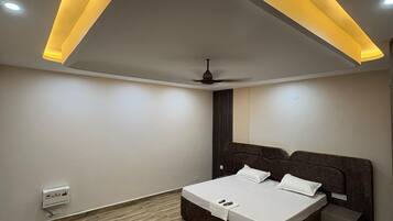 Triple Room | Free WiFi, bed sheets
