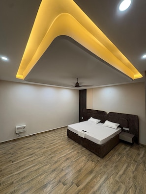 Triple Room | Free WiFi, bed sheets - Happy Home Stay (Jammu)