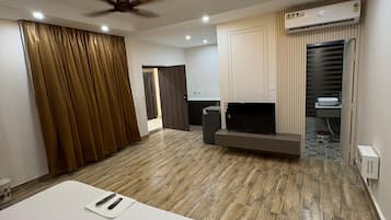 Triple Room | Free WiFi, bed sheets
