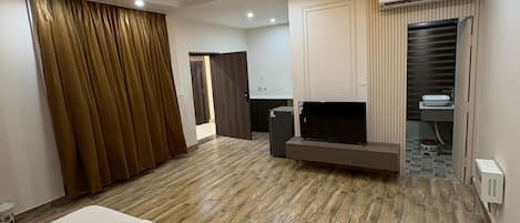 Triple Room | Free WiFi, bed sheets