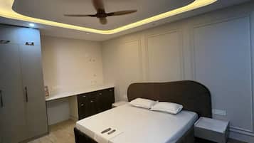 Triple Room | Free WiFi, bed sheets