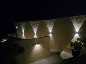 Exterior - Luxury villa with private pool and ocean view — steps from Playa La Ropa (Zihuatanejo)