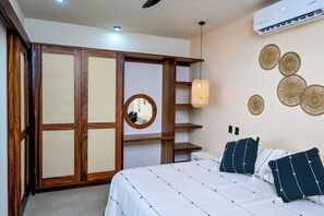 Iron/ironing board, WiFi, bed sheets - Luxury villa with private pool and ocean view — steps from Playa La Ropa (Zihuatanejo)