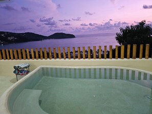 Outdoor spa tub - Luxury villa with private pool and ocean view — steps from Playa La Ropa (Zihuatanejo)