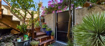 “Jardin Room” B&B with Private Garden and Air Conditioning