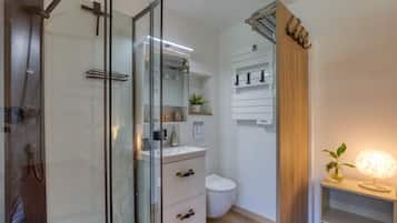 Dusche, Haartrockner, Handtücher
