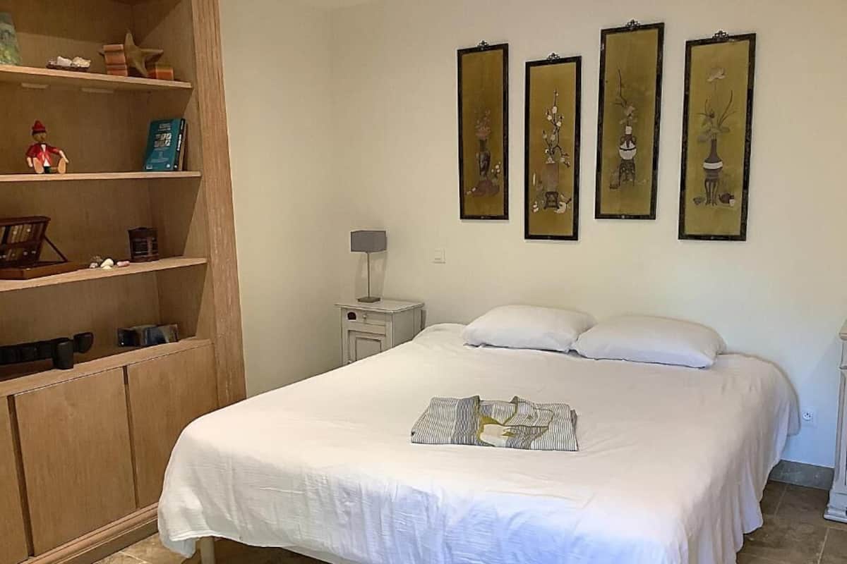 Kamar Double Deluks, pemandangan kebun | Setrika/meja setrika dan Wi-Fi gratis