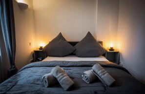 3 bedrooms, desk, iron/ironing board, travel crib - Modern Industrial Loft with Private Terrace in Central Berlin (Berlin)