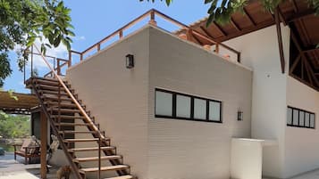 Estudio de lujo, vista al lago | Exterior