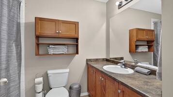 Comfort Condo, 1 Bedroom | Bathroom