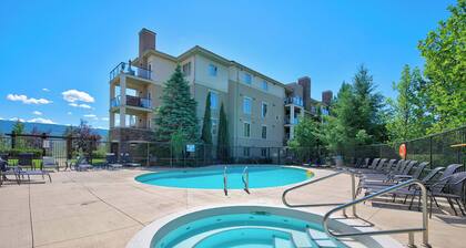Mountain View w Pool and Hot Tub 2213