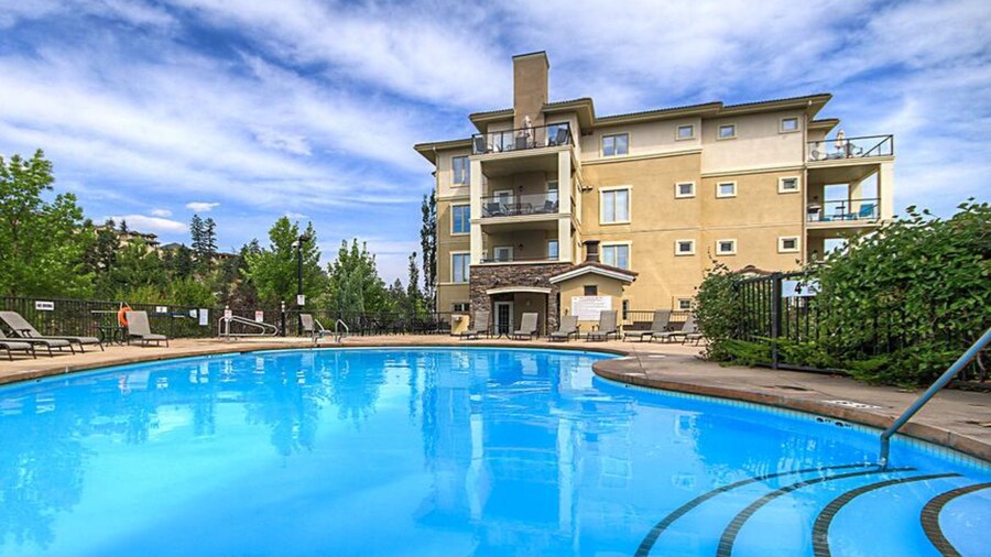 Mountain View w Pool and Hot Tub 2213