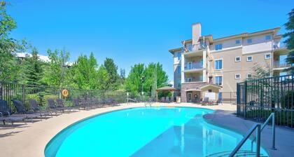 Mountain View w Pool and Hot Tub 2213