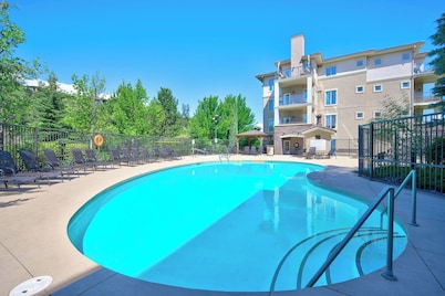 Mountain View w Pool and Hot Tub 2213