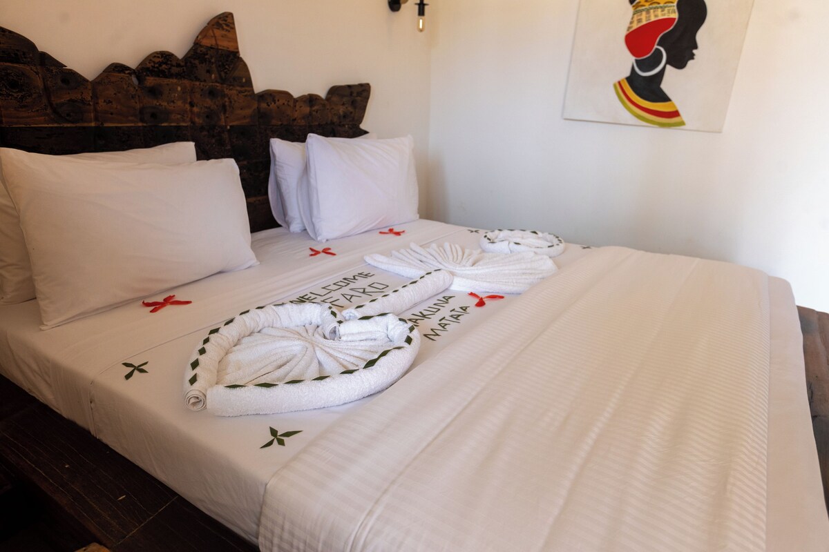 Double Room, Pool View | Desk, free WiFi