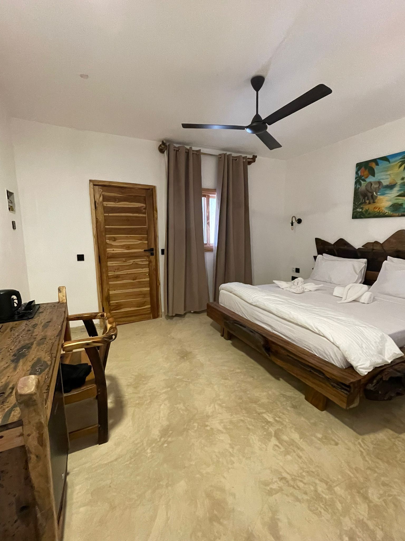 Double Room, Pool View | Desk, free WiFi