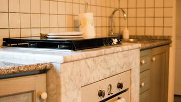 Classic Apartment, Vineyard View | Private kitchen