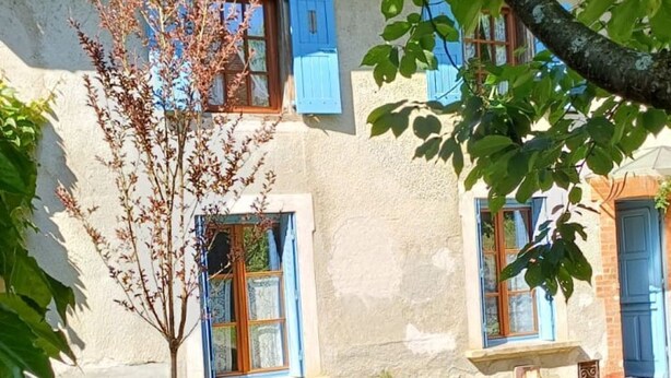A rustic building with a courtyard, outdoor seating, and a tree. - The Berger-By Farm and its two outbuildings, in the heart of the Two Lakes region (Pressins)