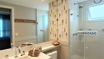 Apartment, Balcony, City View | Bathroom