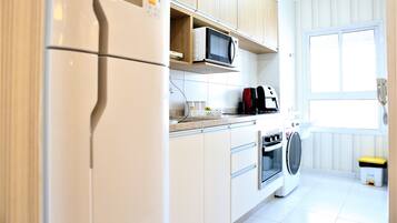 Apartment, Balcony, City View | Private kitchen | Microwave, stovetop, cookware/dishes/utensils