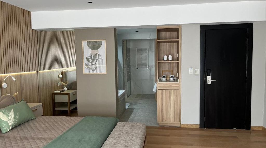 In-room safe, desk, laptop workspace, free WiFi