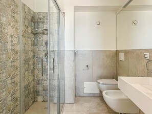 Hair dryer, towels - Miramare Suites - Titanium Room (Vasto)