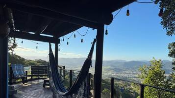 Cabana, 2 dormitoris, aire condicionat, vistes a la muntanya | Pati hawaià
