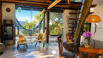 Cabin, 2 Bedrooms, Air conditioning, Mountain View | Dining