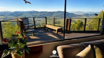 Cabin, 2 Bedrooms, Air conditioning, Mountain View | Interior
