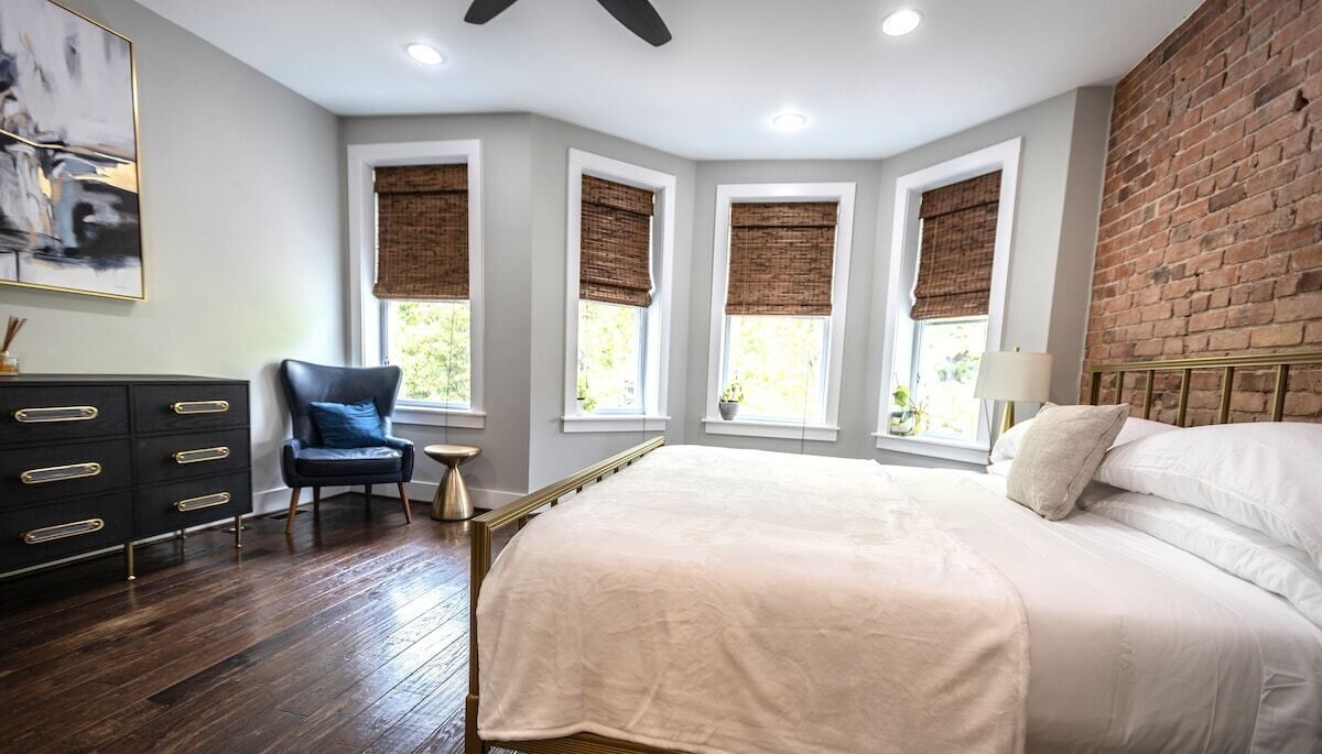 3 bedrooms, desk, iron/ironing board, WiFi (free)