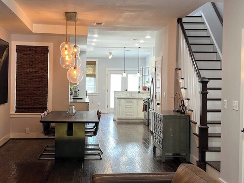 Large DC Home for Families & Groups - Free Parking - Prime Location