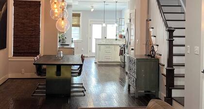 Large DC Home for Families & Groups - Free Parking - Prime Location