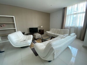 Living area - Prime 3Bed APT Near Dubai Canal & Burj Khalifa (Dubai)