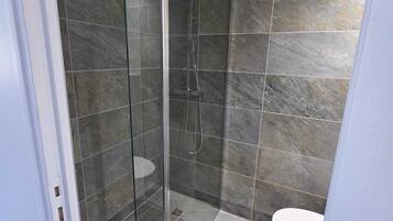 Comfort-Doppelzimmer | Badezimmer