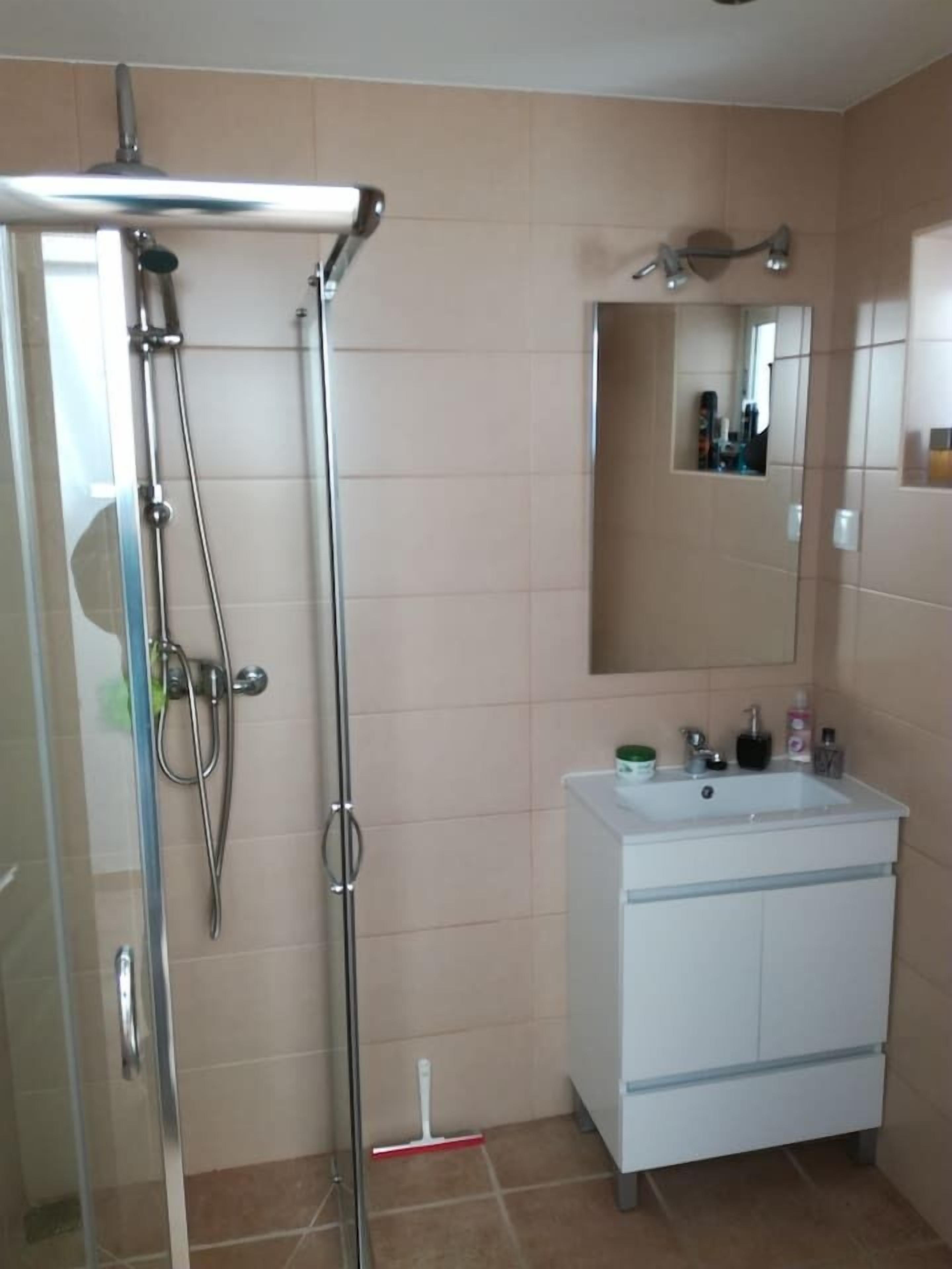 Chuveiro, secador de cabelo