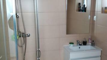 Chuveiro, secador de cabelo