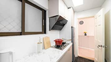 Family Apartment, Balcony, City View | Private kitchen