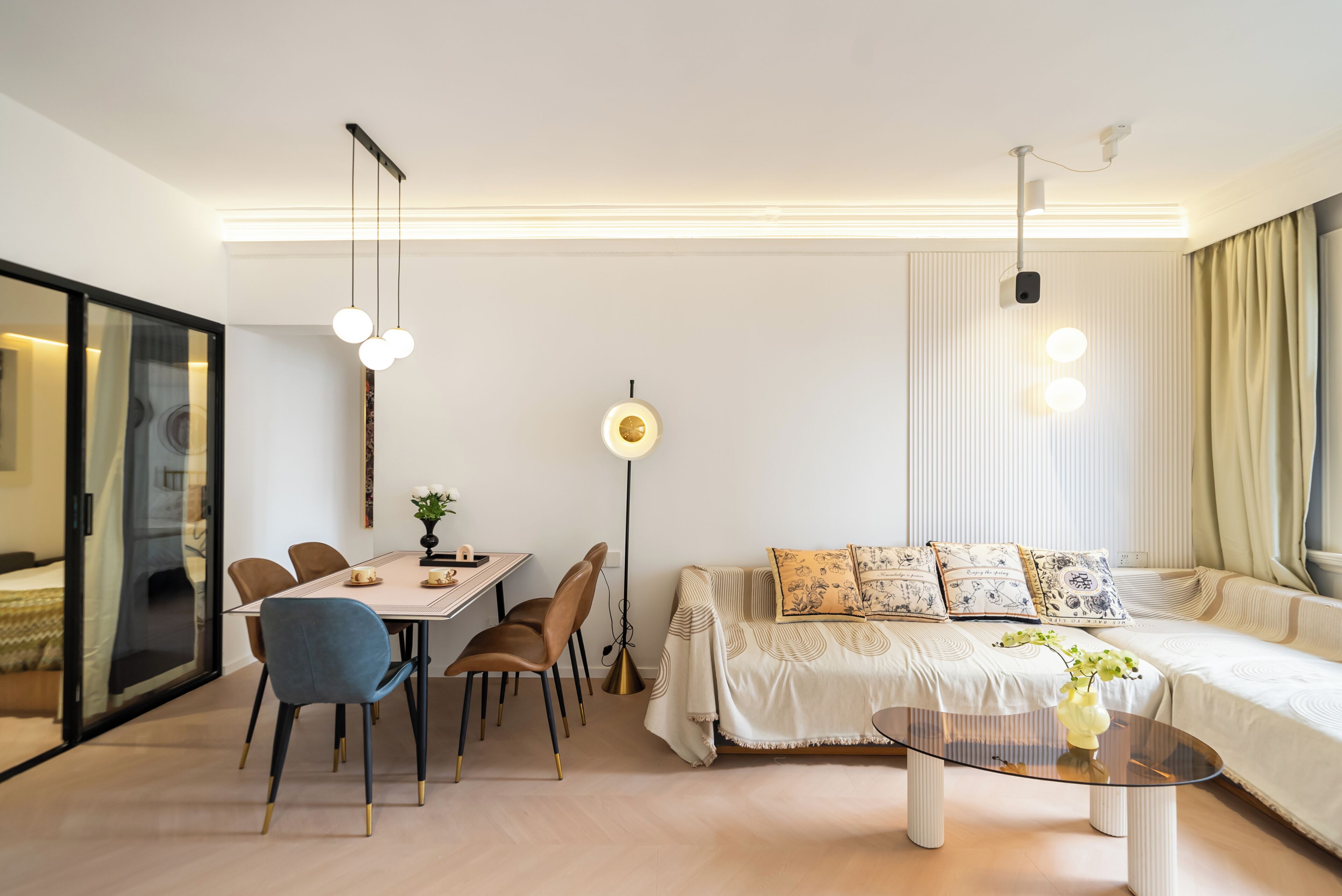 Apartamento família, sacada, vista para a cidade | Área de estar