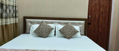 Deluxe Single Room, City View | Desk, laptop workspace, free WiFi