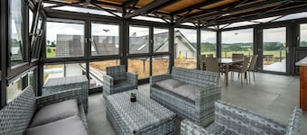 Joli appartement avec climatisation, bain à remous, WIFI, piscine, TV, patio et animaux admis