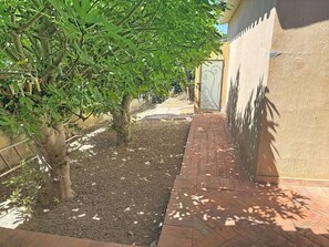 Property grounds - Wonderful private villa for 8 people with WIFI, A/C, TV, terrace and pets allowed (Villasimius)
