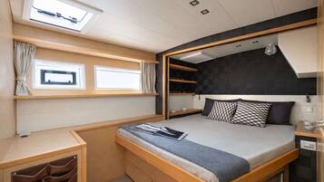 6 bedrooms, WiFi, bed sheets
