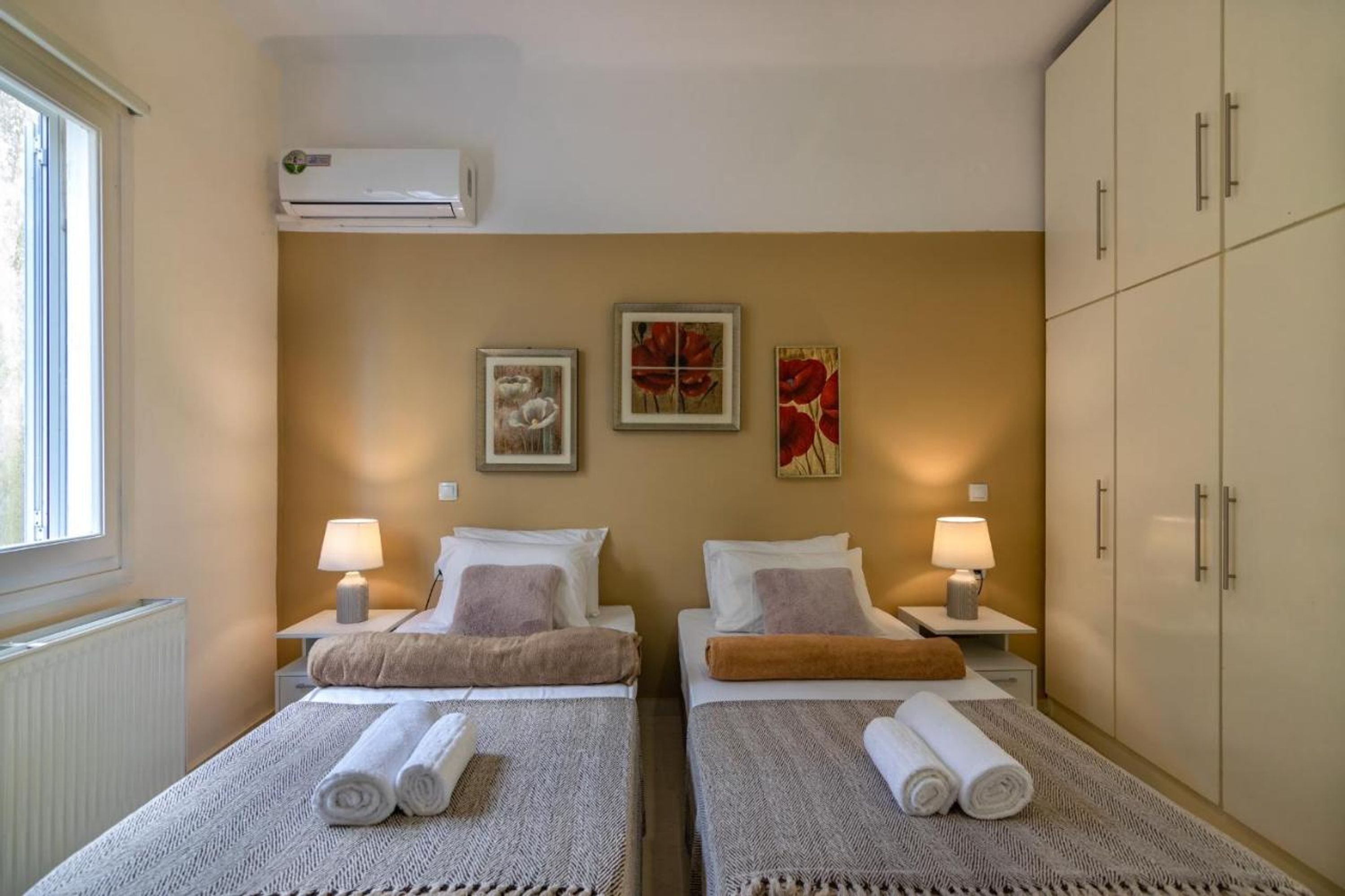 4 多间卧室、办公桌、熨斗/熨衣板、旅行婴儿床