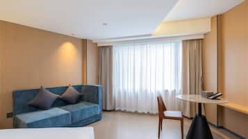 Comfort Room | Laptop workspace, free WiFi, bed sheets
